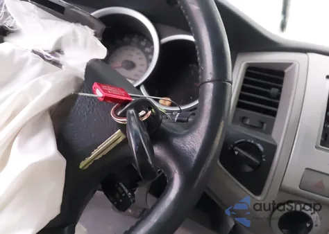 2008 Toyota Tacoma Base V6 z USA, uszkodzony, nr VIN 3TMMU52N18M006085